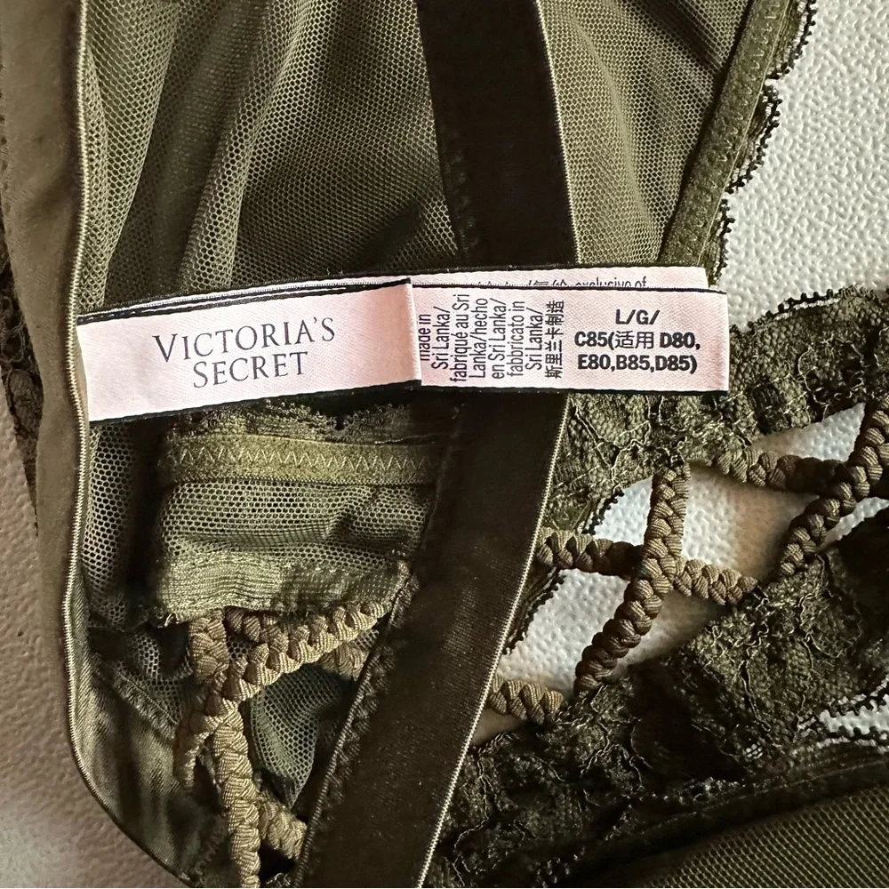 Victoria’s Secret green lace bralette - Picture 3 of 3